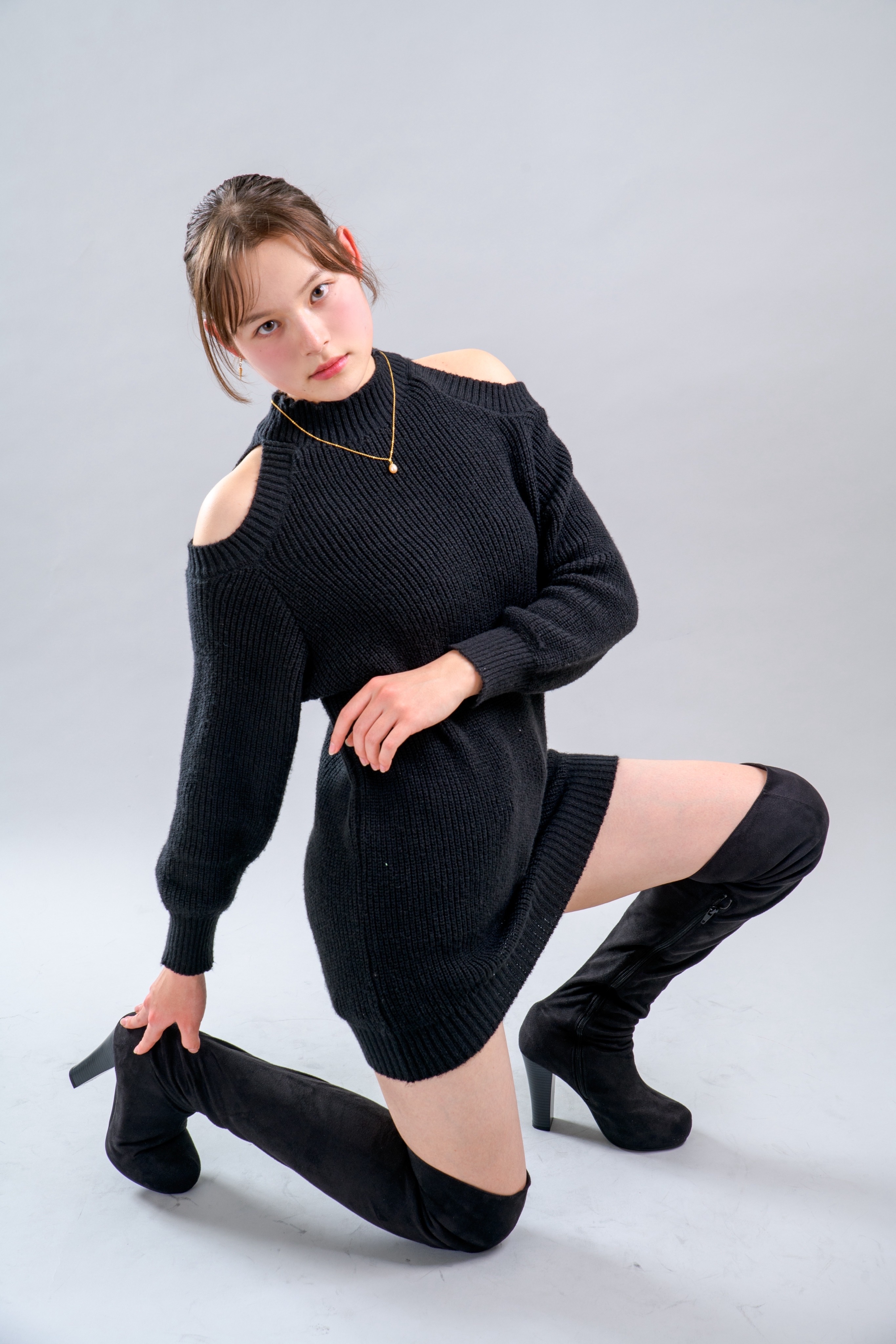 【ワンピ】肩空きニット(黒)