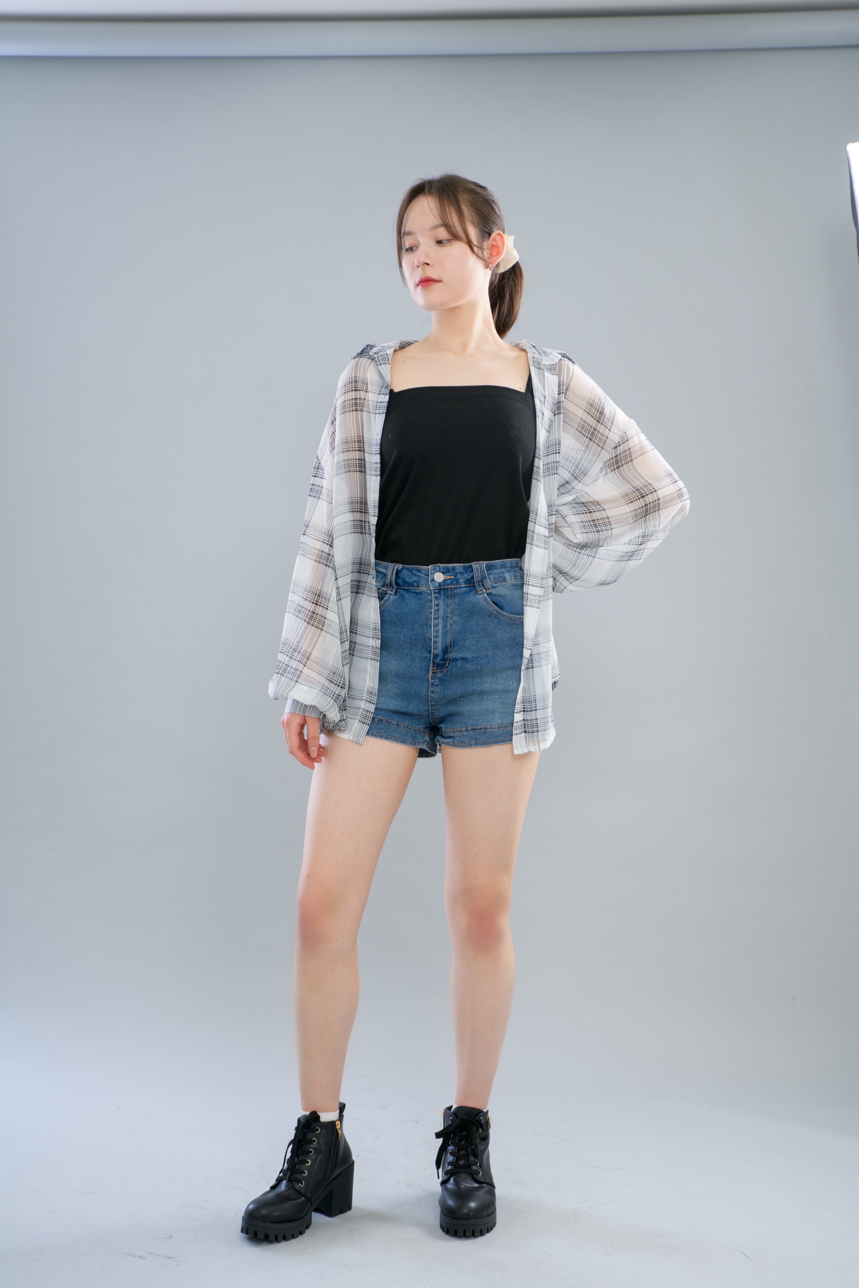 【セット】透け感カーディガン&タンクトップ(黒)&ショートジーパン